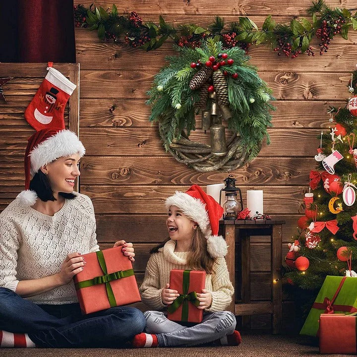 Christmas Wreath with Handcrafted Vine Base and Pinecone Accents, 17-Inch