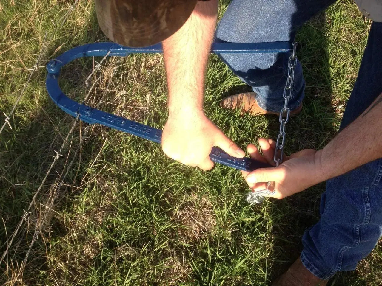 Fence Tensioning Tool with Ratcheting Clamp and Single-Person Operation, 48 cm Avento Goods